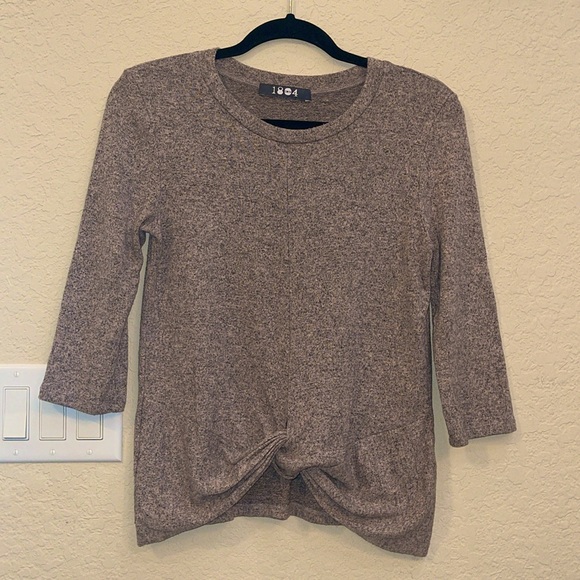 1804 Top - Picture 1 of 4